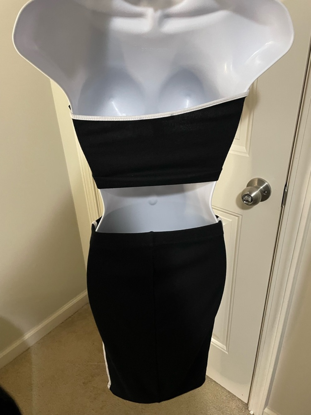 Forever 21 Black and White Trim Halter Two-Piece Set - Picture 5 of 5